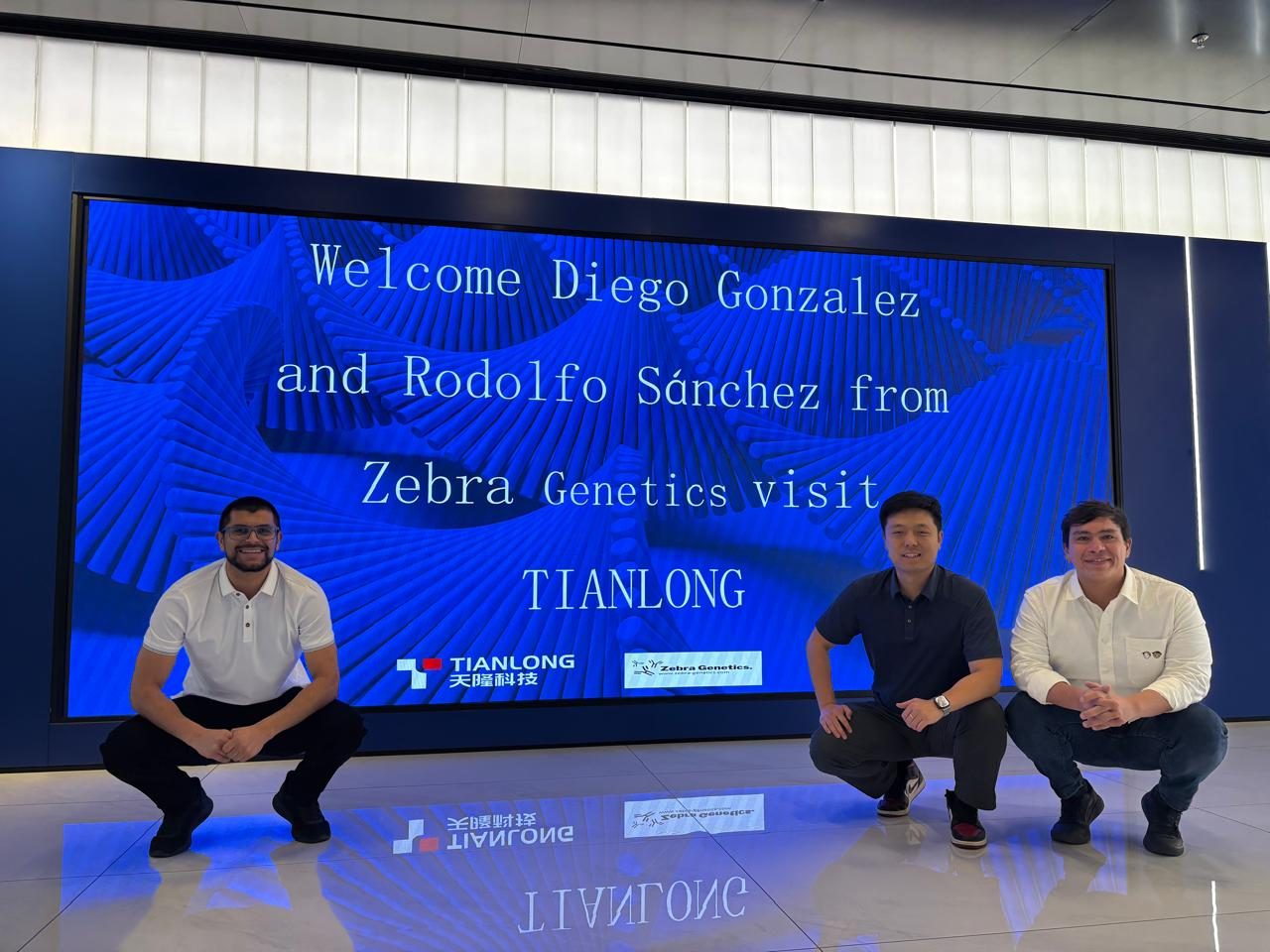 Equipo de Zebra Genetics en la fábrica de Tianlong, China